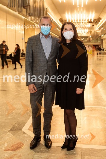  Danilo Rošker, direktor SNG Maribor; mag. Breda Pečovnik, direktorica kongresno komercialne dejavnosti Cankarjev domTo noč sem jo videl, predpremiera drame SNG Maribor