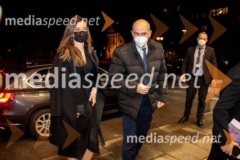 Urška Bačovnik Janša, zdravnica, soproga Janeza Janše;  Janez Janša, predsednik vlade RSTo noč sem jo videl, predpremiera drame SNG Maribor