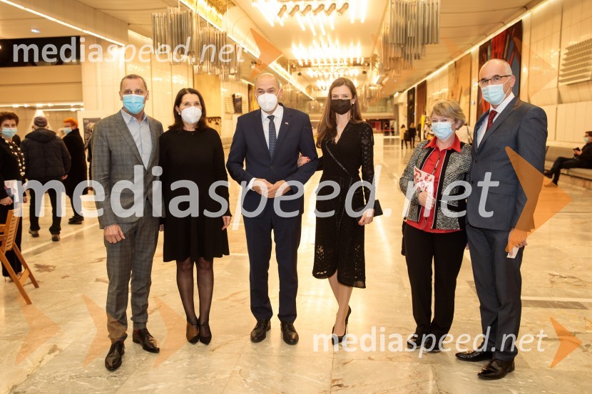  Danilo Rošker, direktor SNG Maribor; mag. Breda Pečovnik, direktorica kongresno komercialne dejavnosti Cankarjev dom;  Janez Janša, predsednik vlade RS;  Urška Bačovnik Janša, zdravnica, soproga Janeza JanšeTo noč sem jo videl, predpremiera drame SNG Maribor