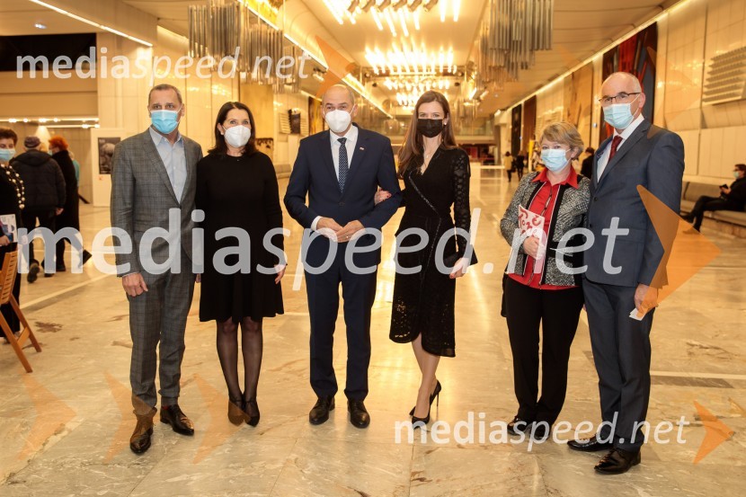  Danilo Rošker, direktor SNG Maribor; mag. Breda Pečovnik, direktorica kongresno komercialne dejavnosti Cankarjev dom;  Janez Janša, predsednik vlade RS;  Urška Bačovnik Janša, zdravnica, soproga Janeza Janše;  ... ;  ... To noč sem jo videl, predpremiera drame SNG Maribor