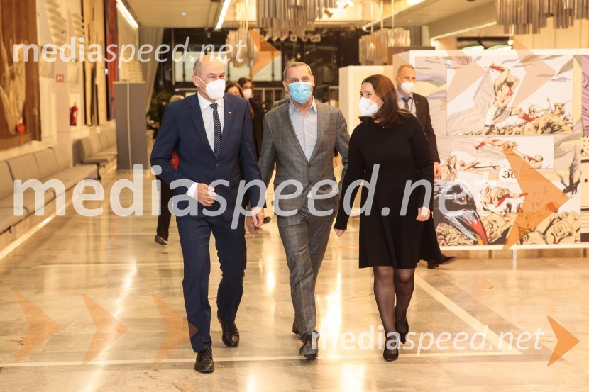  Janez Janša, predsednik vlade RS;  Danilo Rošker, direktor SNG Maribor; mag. Breda Pečovnik, direktorica kongresno komercialne dejavnosti Cankarjev domTo noč sem jo videl, predpremiera drame SNG Maribor