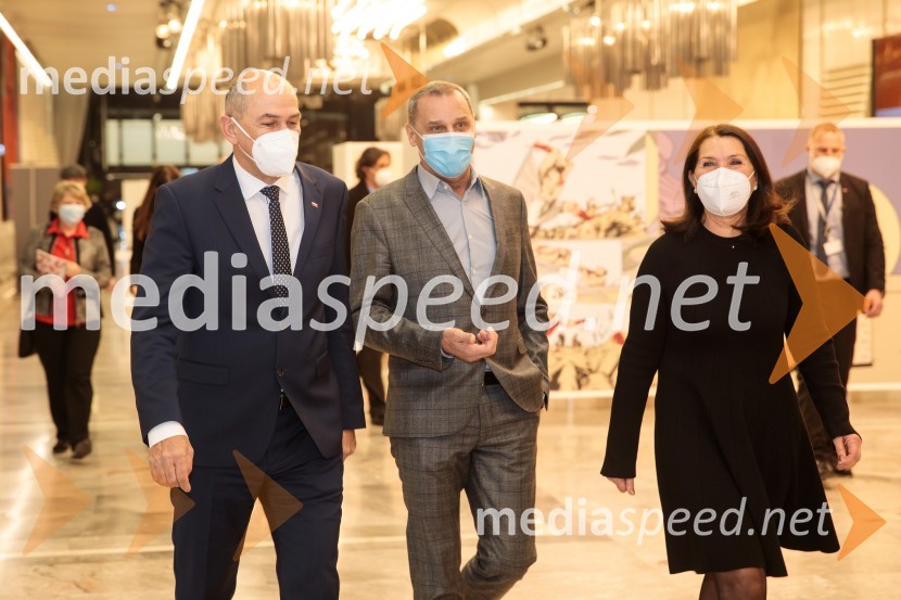  Janez Janša, predsednik vlade RS;  Danilo Rošker, direktor SNG Maribor; mag. Breda Pečovnik, direktorica kongresno komercialne dejavnosti Cankarjev domTo noč sem jo videl, predpremiera drame SNG Maribor