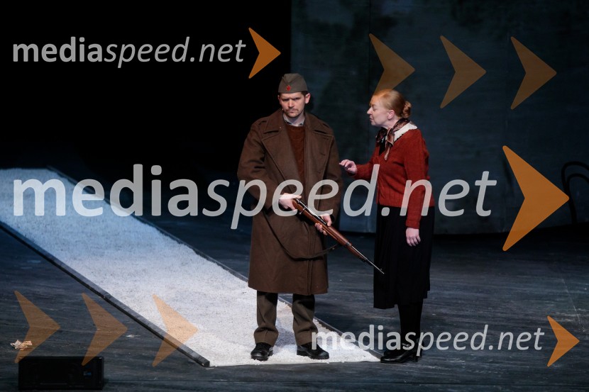  ... ;  Mateja  Pucko, igralkaTo noč sem jo videl, predpremiera drame SNG Maribor