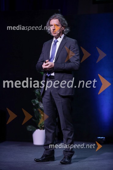 dr. Robert Golob, predsednik uprave, GEN-IGEN-I in Robert Golob, novinarska konferenca