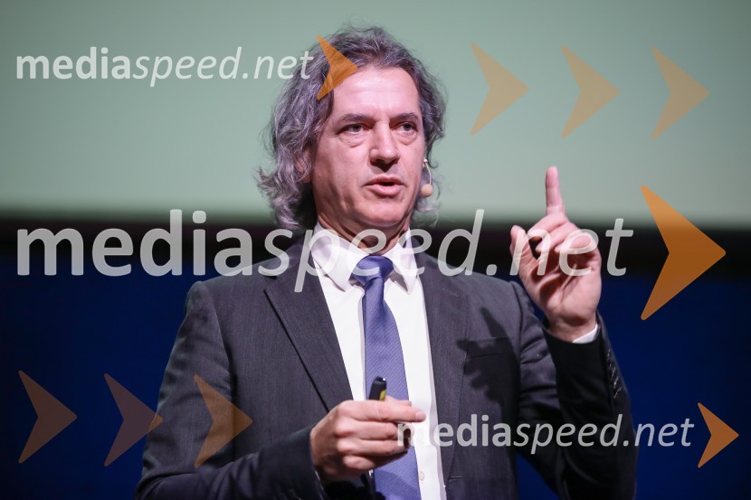 dr. Robert Golob, predsednik uprave, GEN-IGEN-I in Robert Golob, novinarska konferenca