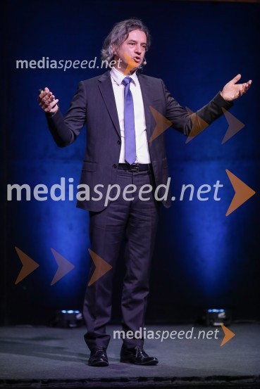 dr. Robert Golob, predsednik uprave, GEN-IGEN-I in Robert Golob, novinarska konferenca