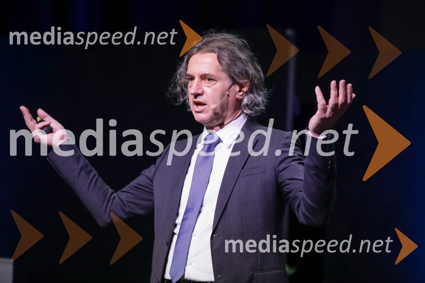 dr. Robert Golob, predsednik uprave, GEN-IGEN-I in Robert Golob, novinarska konferenca