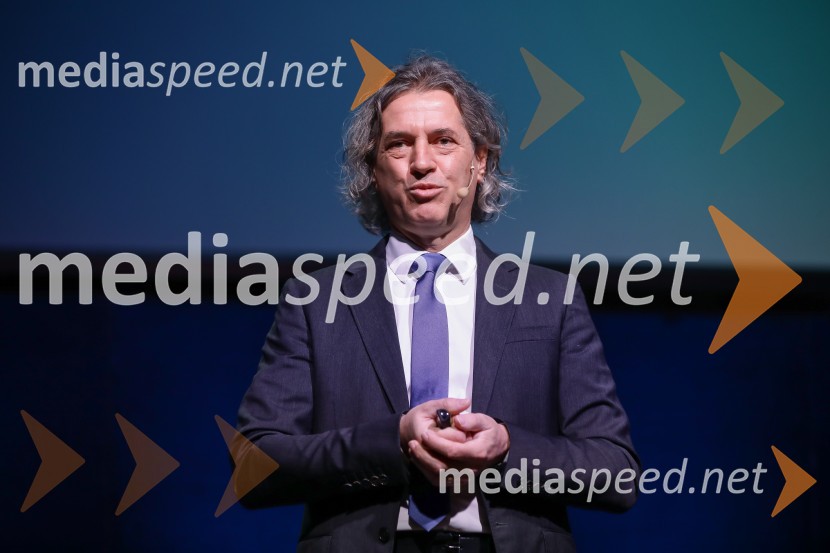 dr. Robert Golob, predsednik uprave, GEN-IGEN-I in Robert Golob, novinarska konferenca