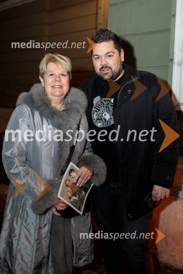  Irena  Butoln, germanistka;  Nejc Simšič, novinarParty, premiera v SNG Drama Ljubljana