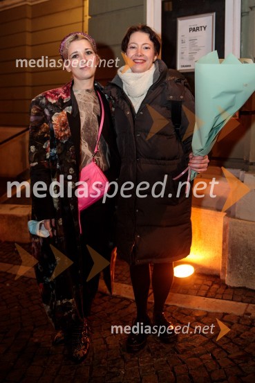  Eva Mahkovic, dramaturginja;  Nadina Štefančič, novinarkaParty, premiera v SNG Drama Ljubljana