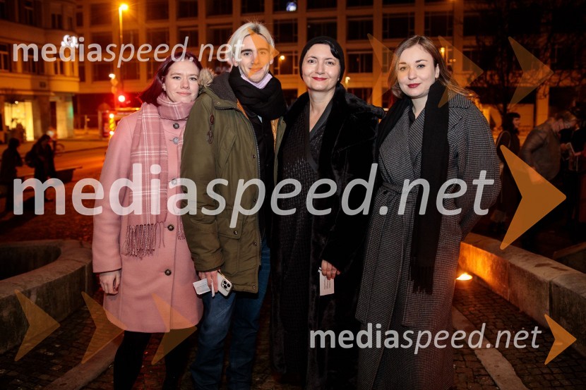  Manca Lipoglavšek, asistentka dramaturginje;  Tilen Oblak, asistent dramaturginje;  Petra Pogorevc, dramaturginja in urednica knjižnice MGL;  Nika Korenjak, igralkaParty, premiera v SNG Drama Ljubljana