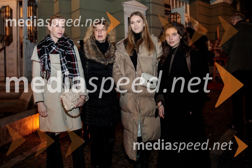  Taja  Pogorelčnik, zobozdravnica;  Bojana Pogorelčnik;  Tina Pogorelčnik;  Inja Zalta, manekenka in igralkaParty, premiera v SNG Drama Ljubljana