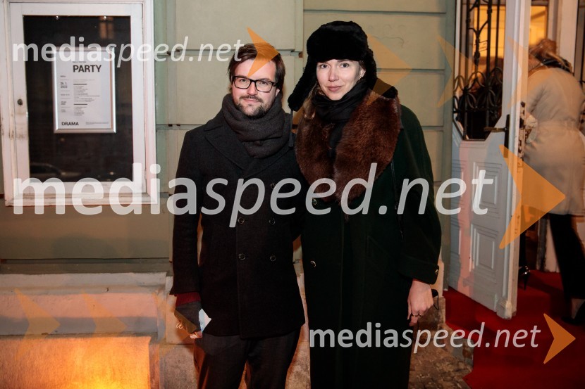  Tin Grabnar, režiser;  Nina Šorak, dramaturginja in režiserkaParty, premiera v SNG Drama Ljubljana