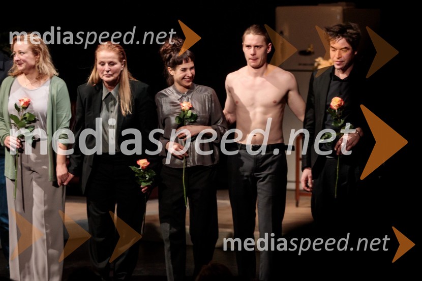  Nataša Barbara Gračner, igralka;  Zvezdana  Mlakar, igralka;  Saša Pavlin Stošić, igralka;  Timon Šturbej, igralec;  Mark Požlep, scenarist, umetnikParty, premiera v SNG Drama Ljubljana