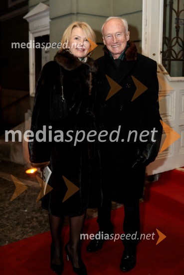  Nevenka Črešnar Pergar, lastnica in direktorica podjetja NP Consulting;  Janez  Pergar, prokurist NP ConsultingParty, premiera v SNG Drama Ljubljana