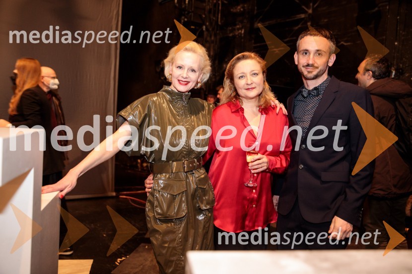  Polona  Juh, igralka;  Nataša Barbara Gračner, igralka;  Jernej Pristov, vodja službe za odnose z javnostmi SNG Drama LjubljanaParty, premiera v SNG Drama Ljubljana
