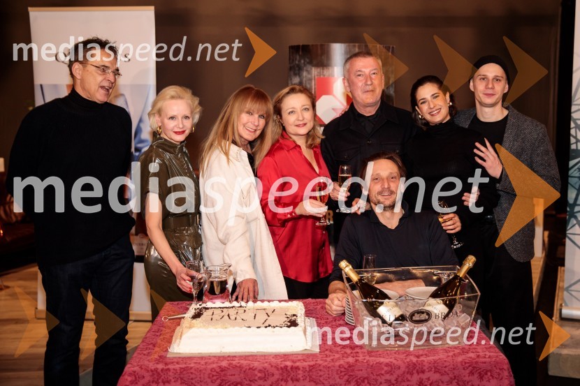   Igor  Samobor, igralec;  Polona  Juh, igralka;  Zvezdana  Mlakar, igralka;  Nataša Barbara Gračner, igralka;  Ivica Buljan, režiser;  Marko  Mandić, igralec;  Saša Pavlin Stošić, igralka;  Timon Šturbej, igralecParty, premiera v SNG Drama Ljubljana