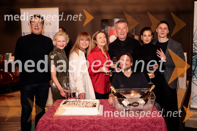   Igor  Samobor, igralec;  Polona  Juh, igralka;  Zvezdana  Mlakar, igralka;  Nataša Barbara Gračner, igralka;  Ivica Buljan, režiser;  Marko  Mandić, igralec;  Saša Pavlin Stošić, igralka;  Timon Šturbej, igralecParty, premiera v SNG Drama Ljubljana