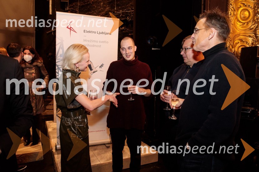  Polona  Juh, igralka;  ... ;  Robert Waltl, direktor, Mini teater;   Igor  Samobor, igralecParty, premiera v SNG Drama Ljubljana