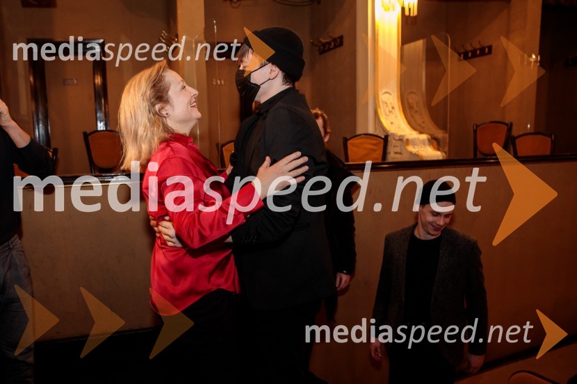  Nataša Barbara Gračner, igralka;  Svit Šturbej;  Timon Šturbej, igralecParty, premiera v SNG Drama Ljubljana