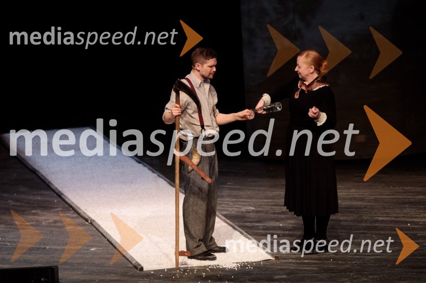  Matevž Biber, igralec;  Mateja  Pucko, igralkaTo noč sem jo videl, predstava drame SNG Maribor