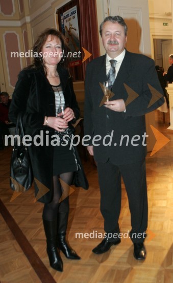 Irena Draš, članica uprave Vinaga in Bogdan Pečuh, predsednik uprave Vinaga
(županov sprejem v Narodnem domu in Vinagovi kleti)42. Zlata lisica