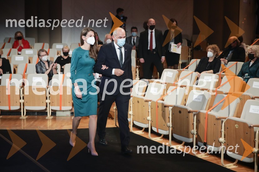  Urška Bačovnik Janša, zdravnica, soproga Janeza Janše;  Janez Janša, predsednik vlade RSPodelitev Prešernovih nagrad 2022