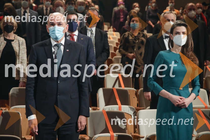  Janez Janša, predsednik vlade RS;  Urška Bačovnik Janša, zdravnica, soproga Janeza JanšePodelitev Prešernovih nagrad 2022