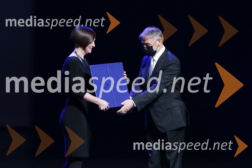  Špela Čadež, režiserka; dr. Jožef Muhovič, predsednik Upravnega odbora Prešernovega skladaPodelitev Prešernovih nagrad 2022