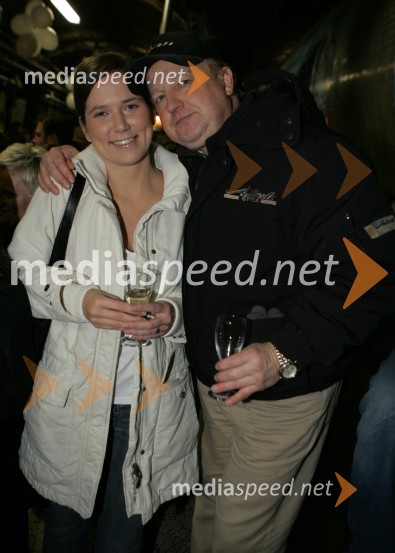 Tina Kodre, dopisnica časnika Direkt v Mariboru in Gorazd Elvič Gogi, Net Tv 
(županov sprejem v Narodnem domu in Vinagovi kleti)42. Zlata lisica