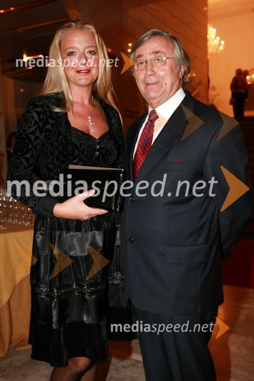 Walter Wolf, podjetnik s spremljevalko Edno KerncLa Traviata, premiera opere v SNG Maribor