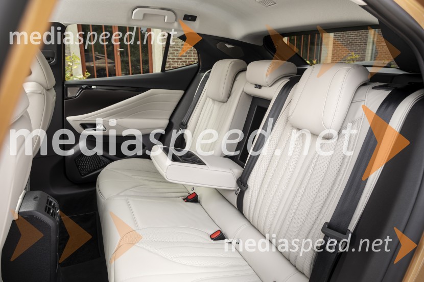 DS 4, slovenska predstavitev