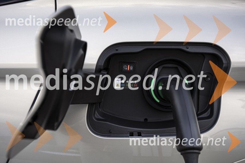 DS 4, slovenska predstavitev