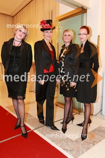 Darja Čižek, marketing SNG Maribor, Anja Nosan, hostesa, Anja Janžekovič in Barbara Herzmansky, marketing SNG MariborLa Traviata, premiera opere v SNG Maribor