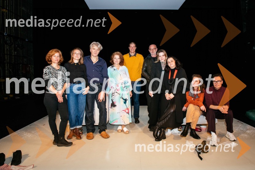  Polona Janežič, glasbenica;  Živa Čebulj, prevajalka in lektorica;  Branko Završan, igralec;  Jagoda Tovirac, igralka;  Goran Vojnović, pisatelj, kolumnist, režiser;  Andrej  Hajdinjak, oblikovalec luči;  ... ;  Sanja Grcić, modna oblikovalka in kostumografinja;  Urša Vidic, scenografinja;  Željko Božič , koreograf14 dni, premiera drame SLG Celje