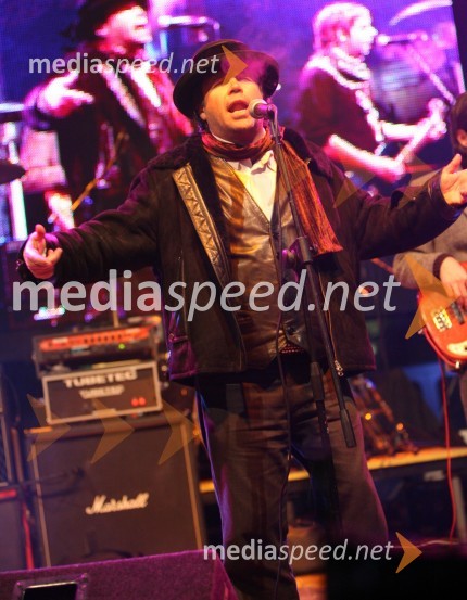 Pevec Peter Lovšin
(žrebanje štartnih številk za slalom)42. Zlata lisica