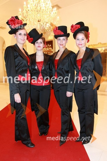 HosteseLa Traviata, premiera opere v SNG Maribor