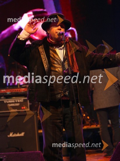 Pevec Peter Lovšin
(žrebanje štartnih številk za slalom)42. Zlata lisica