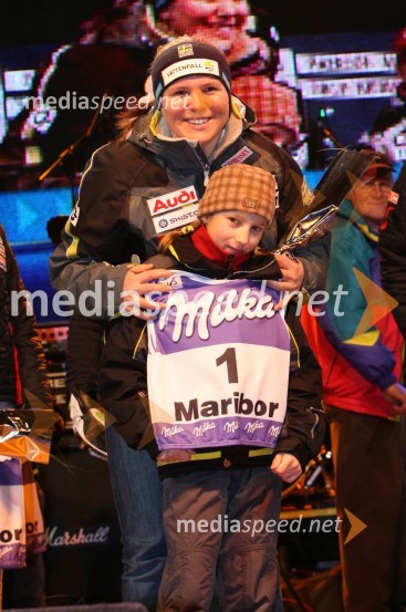 Smučarka Anja Paerson, Švedska
(žrebanje štartnih številk za slalom)42. Zlata lisica