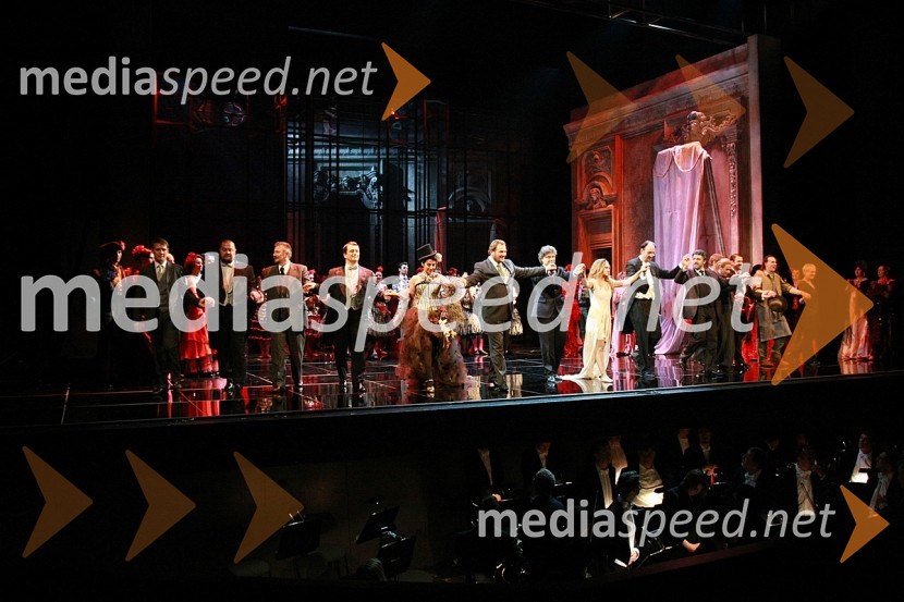 Poklon nastopajočihLa Traviata, premiera opere v SNG Maribor