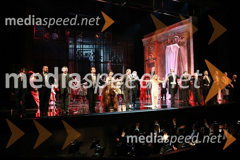Poklon nastopajočihLa Traviata, premiera opere v SNG Maribor