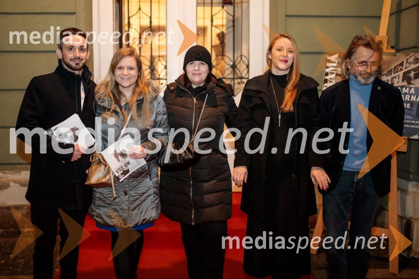  Jernej Pristov, vodja službe za odnose z javnostmi SNG Drama Ljubljana;  Alma Rahne, novinarka 24ur.com in POP TV;  Teja Pelko, novinarka, Svet24;  Barbara Svetek, vodja službe za marketing SNG Drama Ljubljana;  Iztok Vadnjal, nekdanji vodja tehničnih služb v SNG Drama LjVse ok, premiera drame