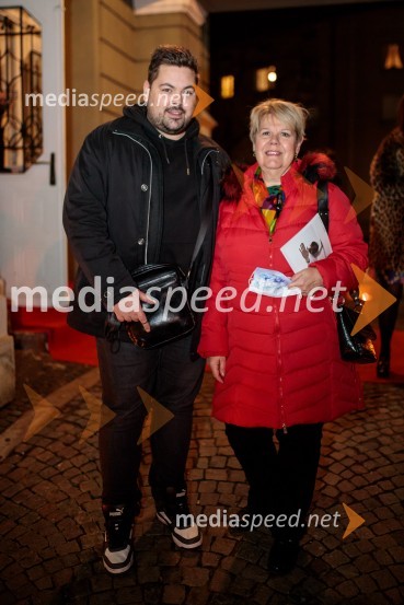  Nejc Simšič, novinar;  Irena  Butoln, germanistkaVse ok, premiera drame