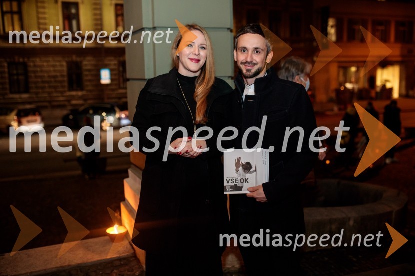  Barbara Svetek, vodja službe za marketing SNG Drama Ljubljana;  Jernej Pristov, vodja službe za odnose z javnostmi SNG Drama LjubljanaVse ok, premiera drame