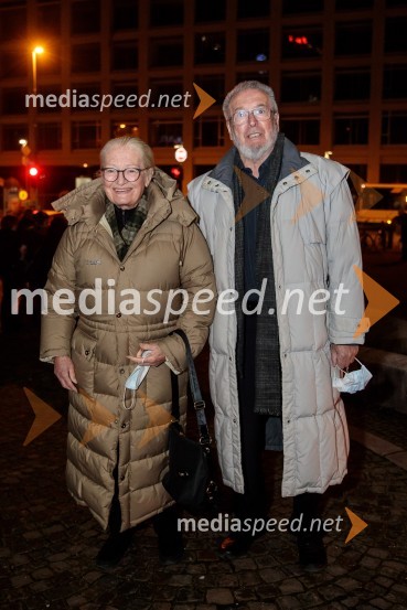  Barbara Berce;  Aleš Jan, radijski producentVse ok, premiera drame