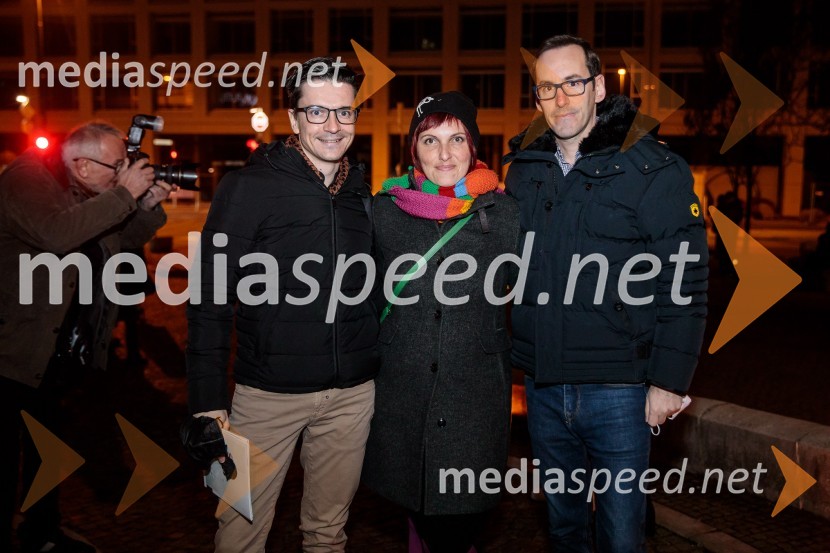  ... ;  Simona  Hamer, dramaturginja, dobitnica nagrade Gašperja Tiča;  ... Vse ok, premiera drame