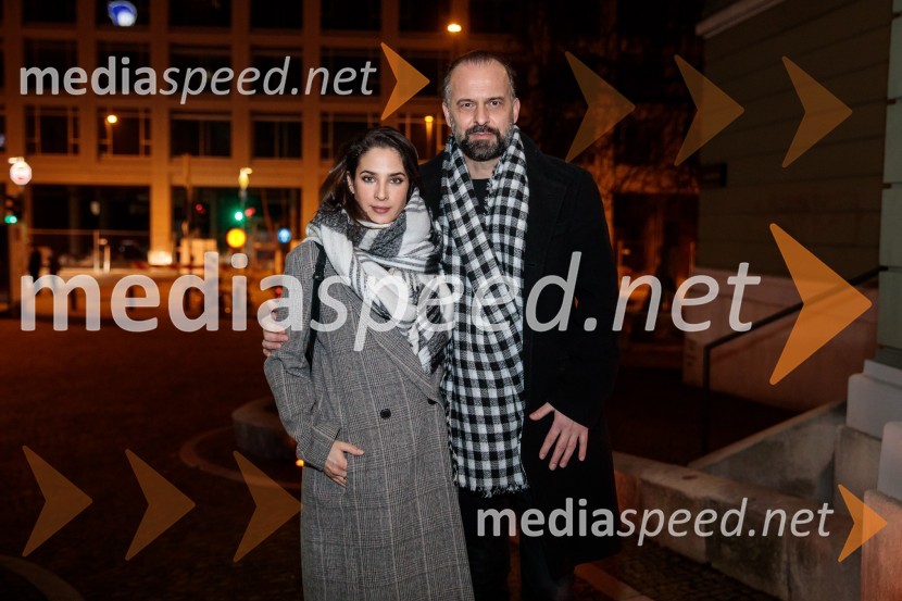  Saša Pavlin Stošić, igralka;  Uroš Fürst, igralecVse ok, premiera drame