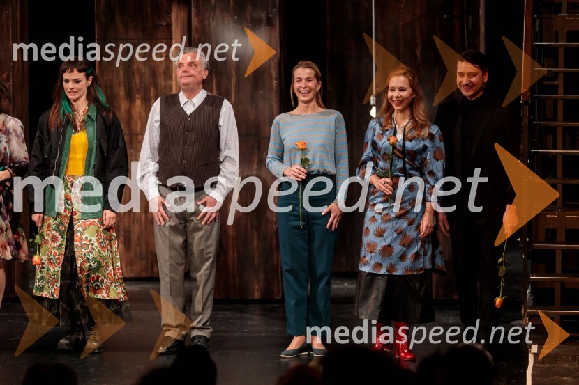  Tina Vrbnjak, igralka;  Valter Dragan, igralec;  Maša Derganc, igralka;  Saša  Mihelčič, igralka;  Saša Tabaković, igralec, nekdanji poslanec SMCVse ok, premiera drame