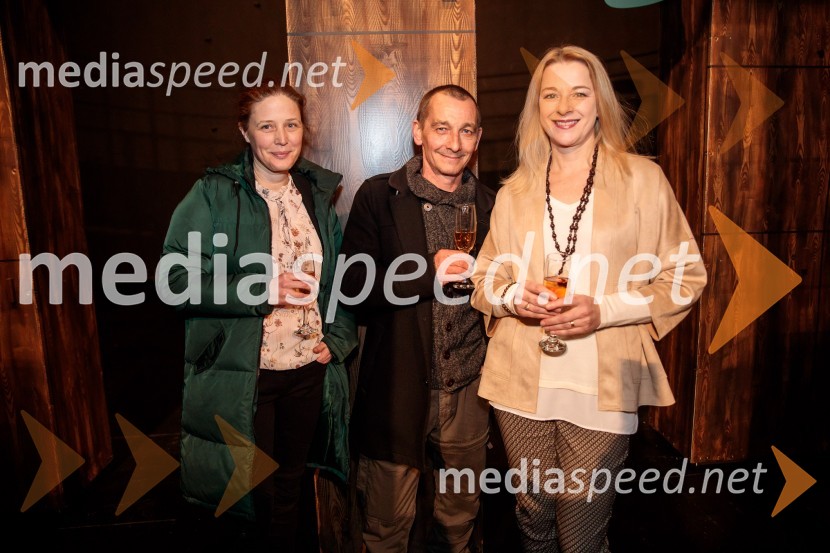  ... ;  ... ;  Barbara Cerar, igralkaVse ok, premiera drame