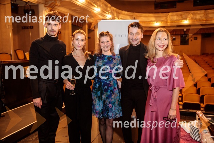  Nejc Cijan Garlatti, igralec;  Maša Derganc, igralka;  Staša Prah, dramaturginja;  Saša Tabaković, igralec, nekdanji poslanec SMC;  Saša  Mihelčič, igralkaVse ok, premiera drame